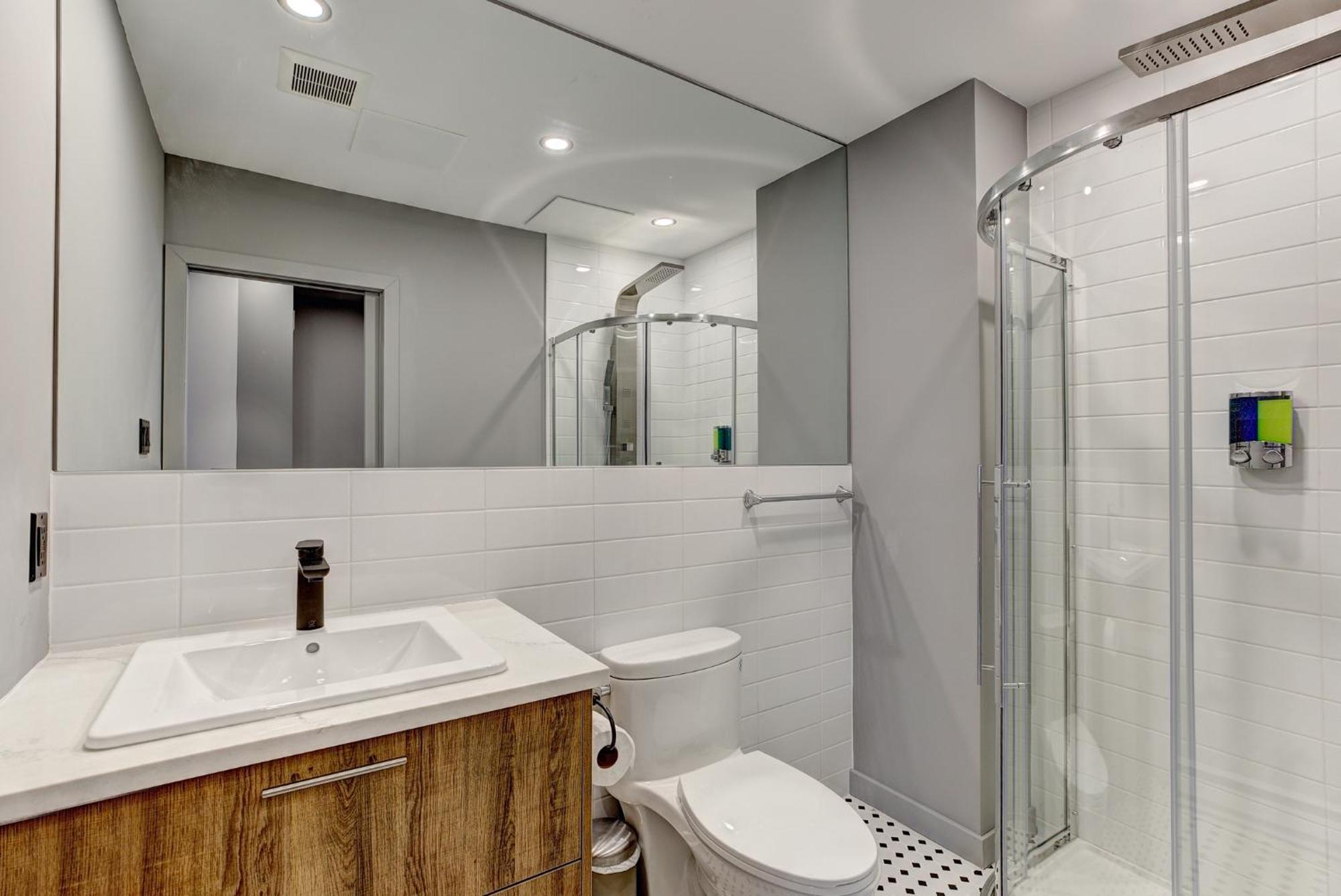 Stanley Court Apartments By Simplissimmo มอนทรีอัล ห้อง รูปภาพ